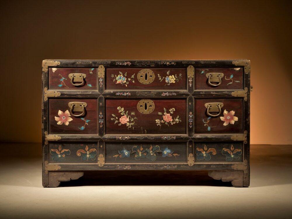 dekoracyjna komoda w stylu chińskim