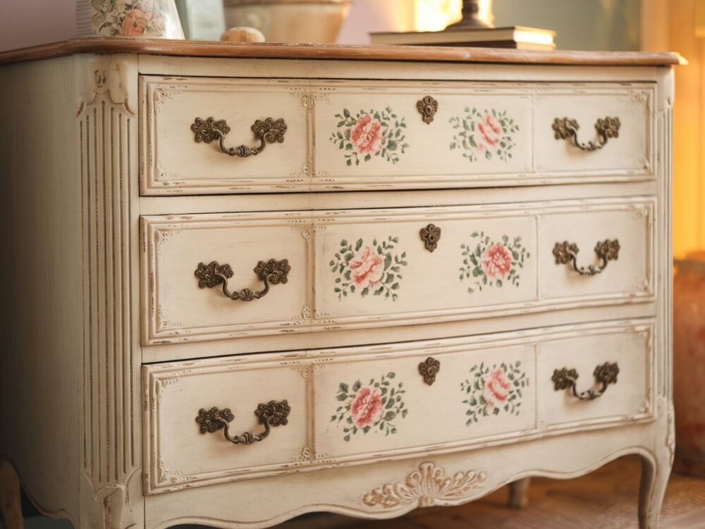 komoda prowansalska biała