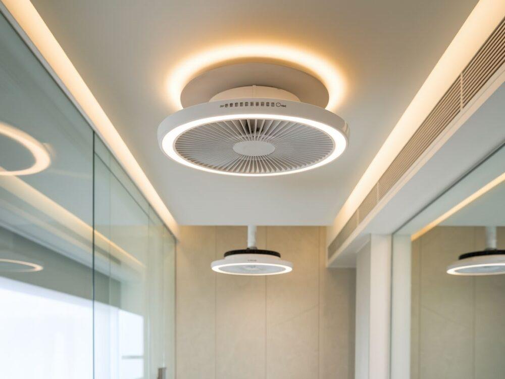 minimalistyczna łazienka z wentylacją