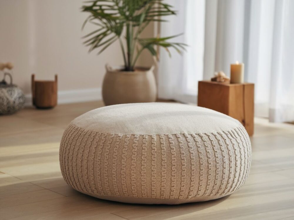 minimalistyczny kącik medytacyjny