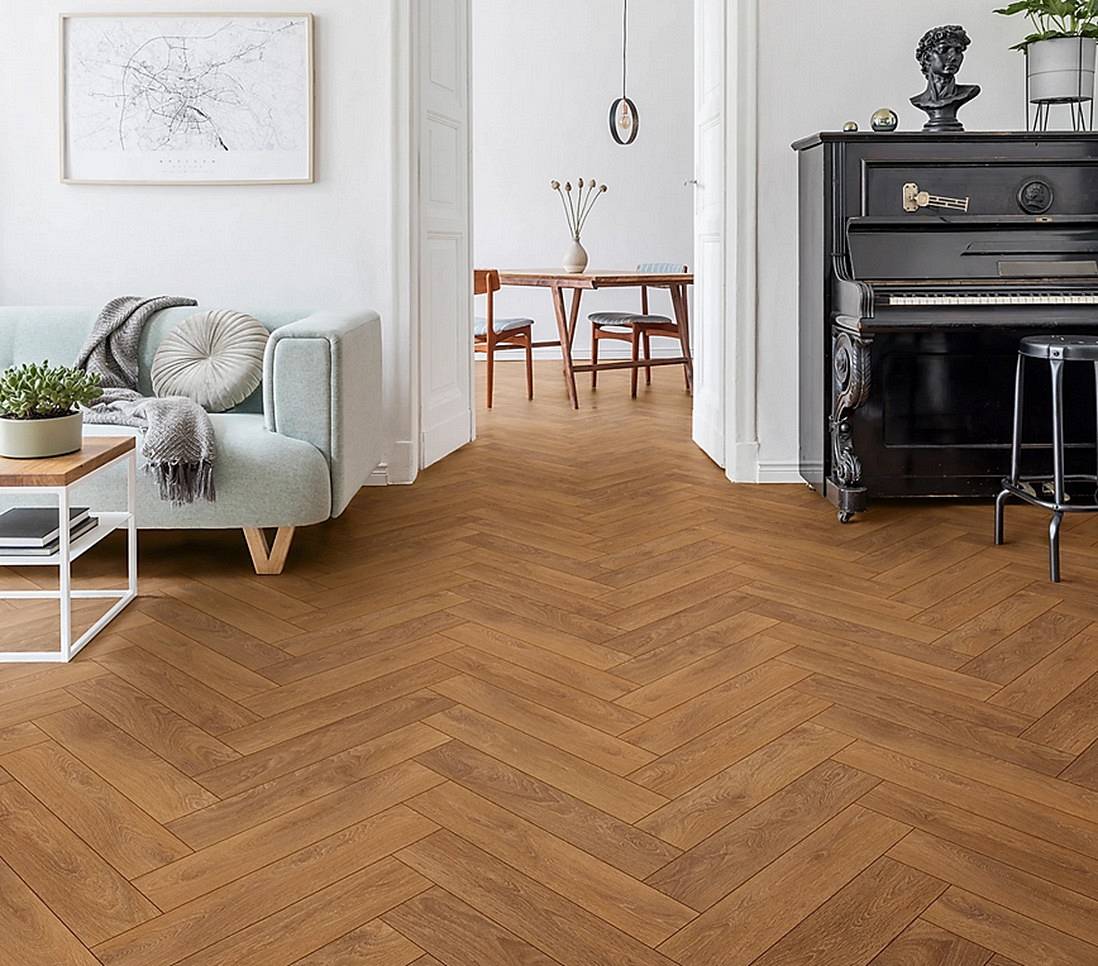 Układ jodełkowy w panelach winylowych podkreśla nowoczesną geometrię przestrzeni.jpg